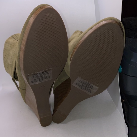 Cushion Walk Woman's Genuine Suede Perforated Heeled Boots Olive Green Size 9 - Picture 11 of 16